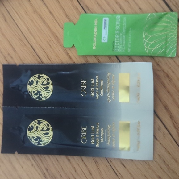 Sample Bundle With Small Pouch - Picture 2 of 8